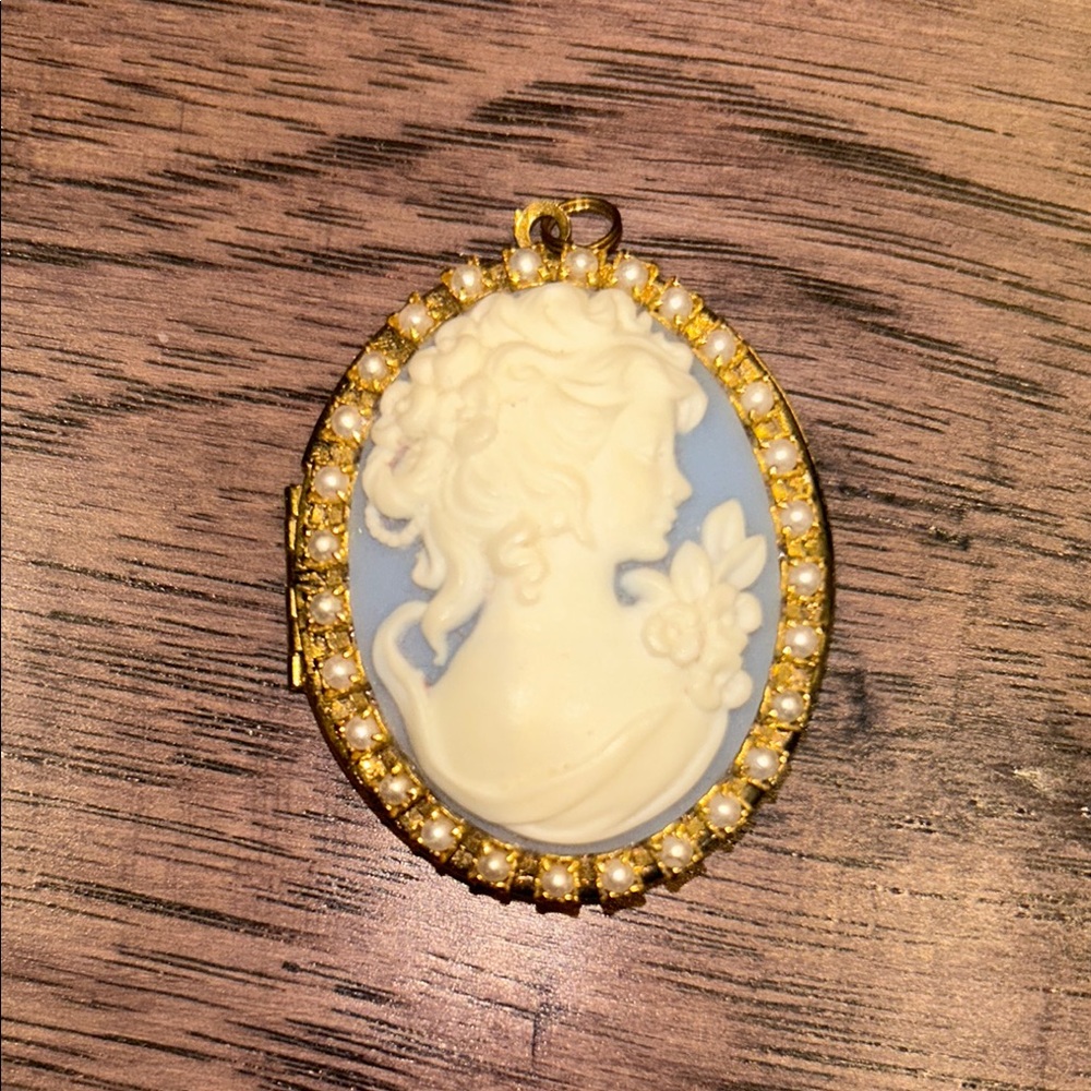 Elegant Gold and Blue Cameo Pendant